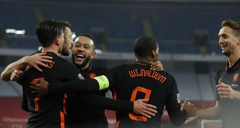 Netherlands come from behind to beat Poland 2-1