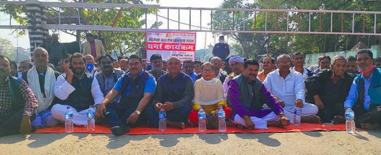Sit-in for opening border point continues