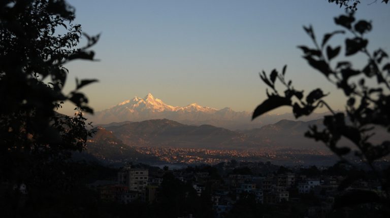 In Pictures: Mountains glare through the misty air