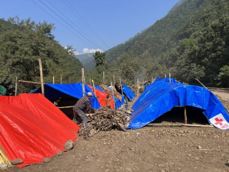 Earthquake victims living difficult life under makeshift tarpaulin sheets