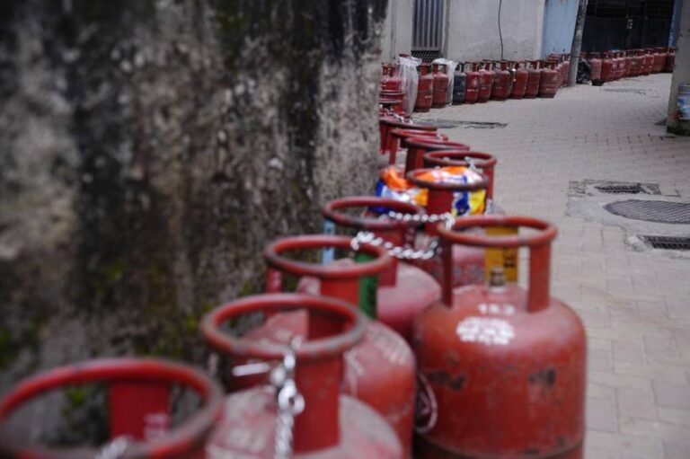 Landslide disrupts Kathmandu LPG supply as firms bottle outside Valley