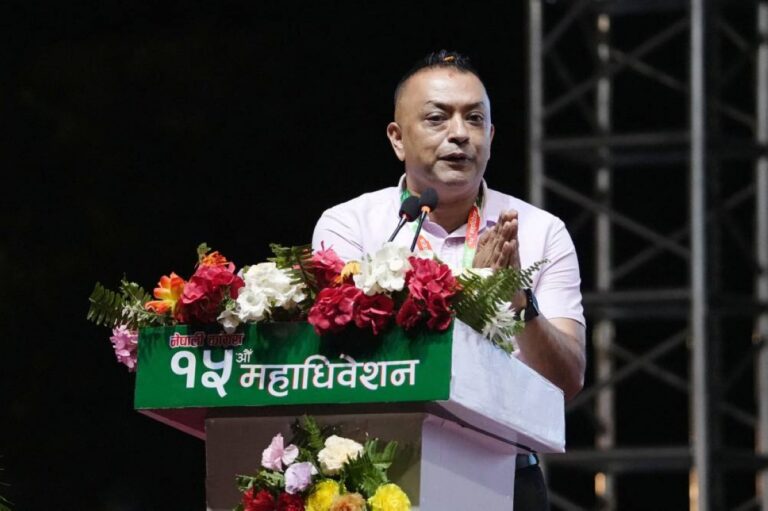 Leaders back Thapa in faceoff with Deuba faction