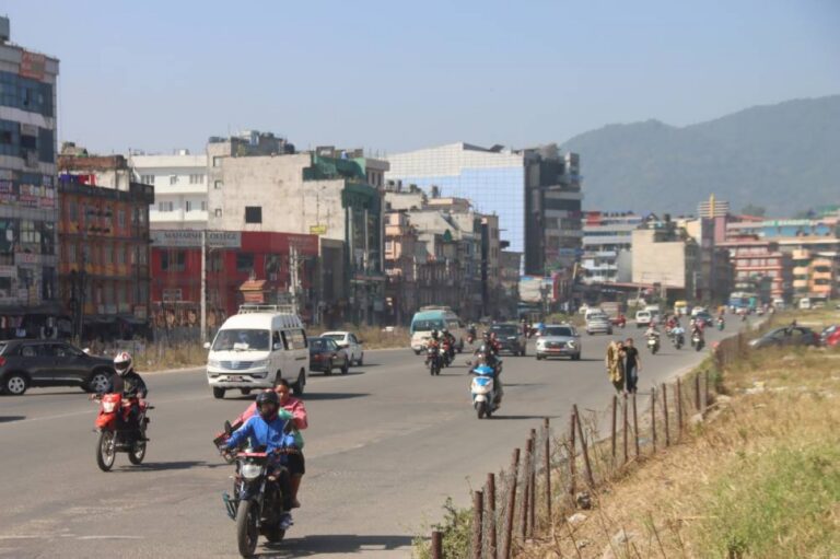 Traffic increases at Kathmandu Valley entry points as Dashain returnees arrive